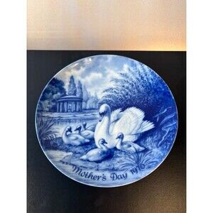 Kaiser W Germany 1976 Mother's Day Plate Swan Family Sixth Issue Porcelain